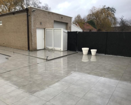 Aanleg terras in keramische steen 60x60